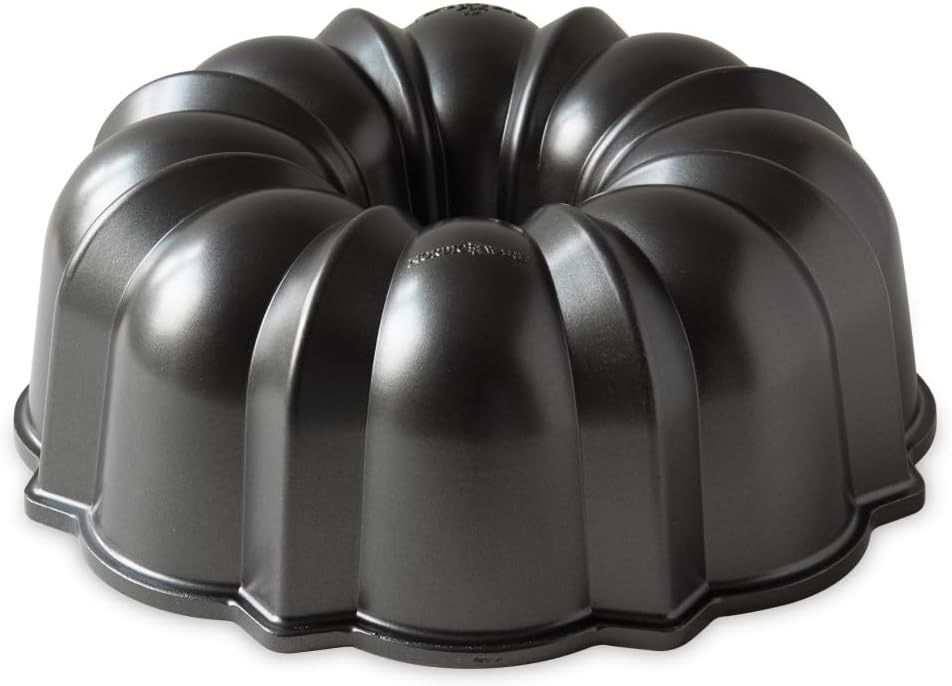 Nordic Ware Original Bundt Pan (10-15 Cup)