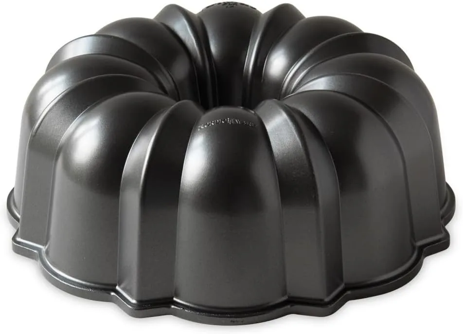 Nordic Ware Original Bundt Pan (10-15 Cup)